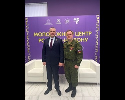 Курсант кафедры специальных информационных технологий Собиев А.А. стал участником встречи с ветераном СВО Героем России Андреем Манухиным
